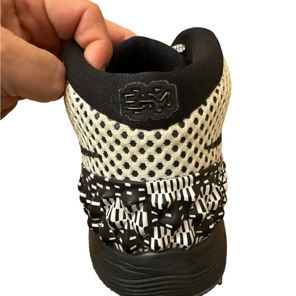 Nike Kyrie 1 BHM Basketball Sneakers. Size 9. VGUC. - Picture 3 of 10